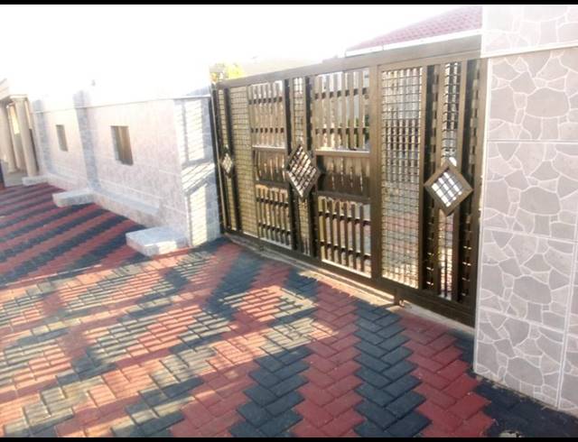 4 BEDROOM HOUSE FOR SALE IN PROTEA GLEN EXT